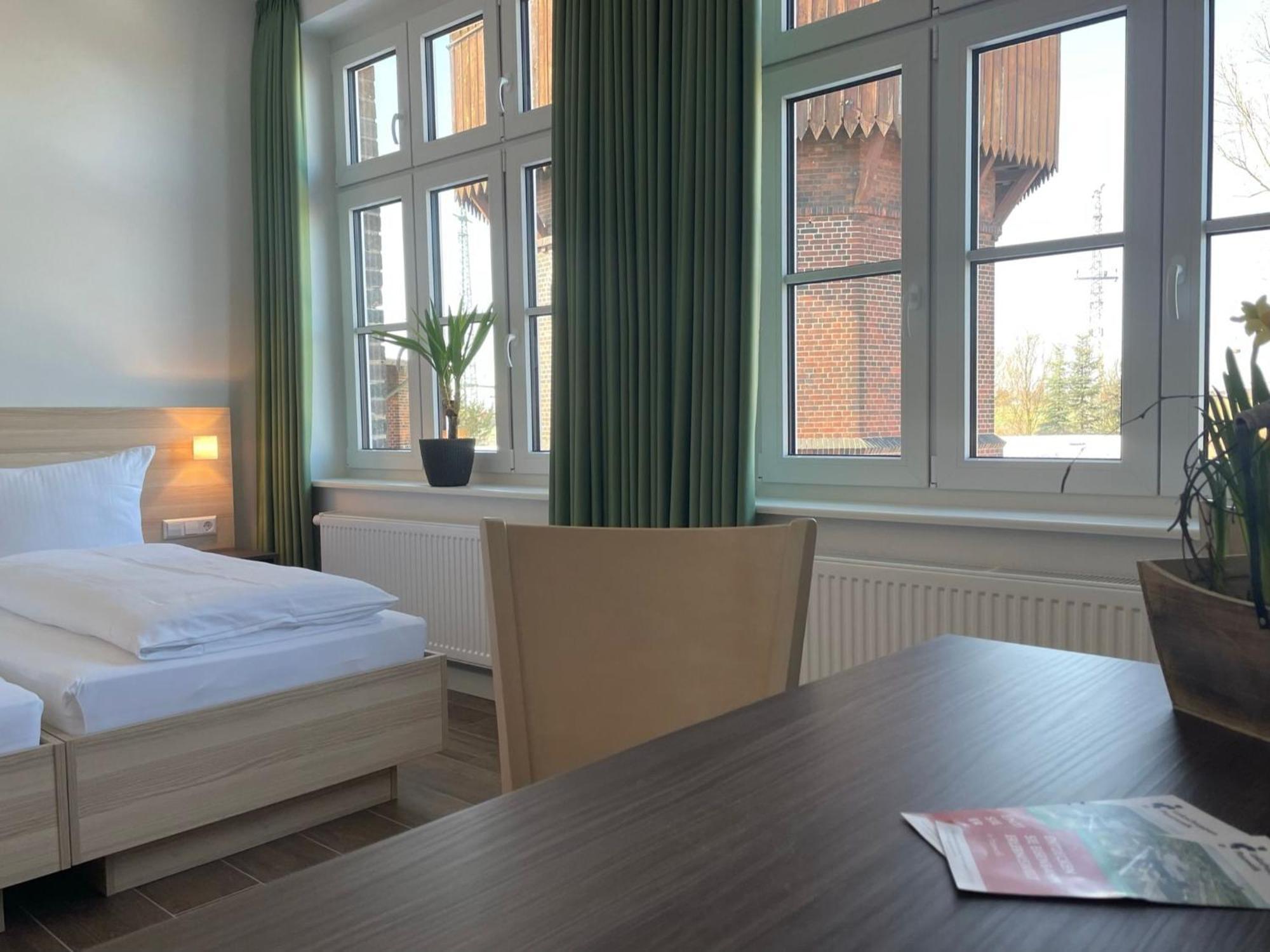 Lokschuppen Pasewalk- Gaestehaus Lokschuppen Экстерьер фото
