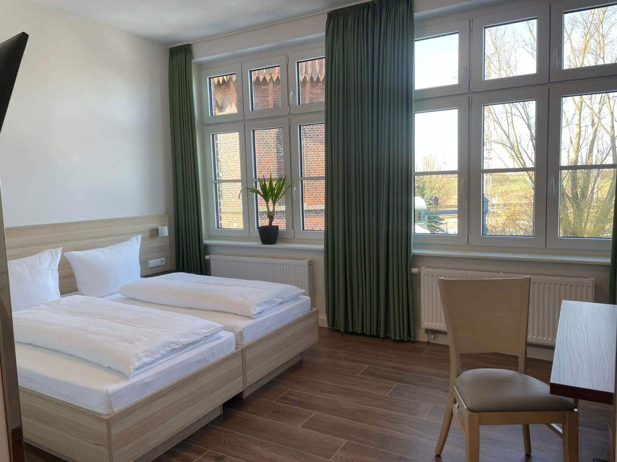 Lokschuppen Pasewalk- Gaestehaus Lokschuppen Экстерьер фото